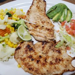 Mama Lupe Fine Mexican Food - Chicken and vegetables plate