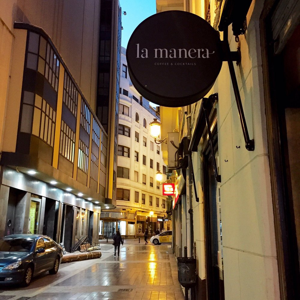 La Manera - Deceptively unpretentious entrance. A welcome spot among tourism nightmares. - Coffee & Tea Near Me - València, V La Manera - Deceptively unpretentious entrance. A welcome spot among tourism nightmares. - Coffee & Tea Near Me - València, V