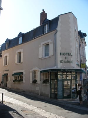 LOGIS HOTEL RESTAURANT LE MONARQUE by null