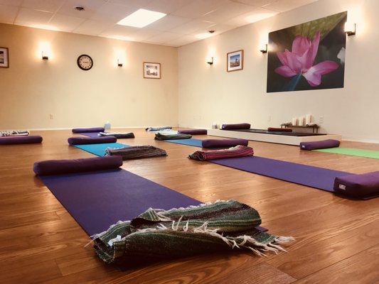 Universal Yoga and Massage Center