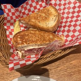 Ruben sandwich very good Ruben sandwich very good