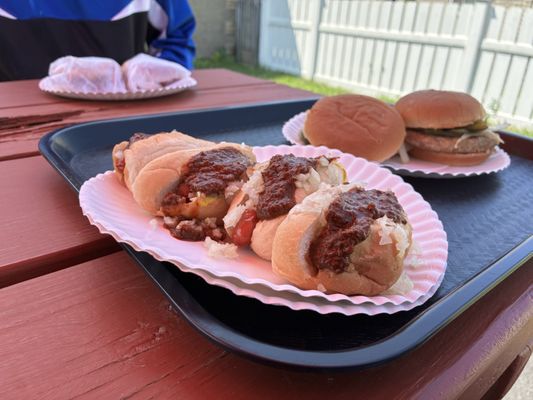 Gus's Hotdogs by null