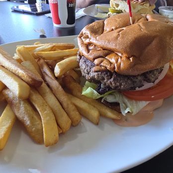 Meester Zebra - Hamburger and fries - American Near Me - Cathedral City, California