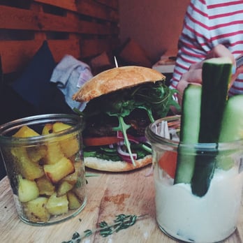 Souls - Burger with frites, veggie sticks - Breakfast & Brunch Near Me - Copenhagen, 84 Souls - Burger with frites, veggie sticks - Breakfast & Brunch Near Me - Copenhagen, 84