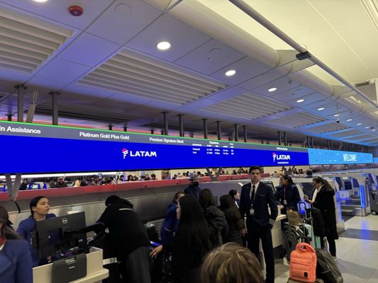 LATAM Airlines by null