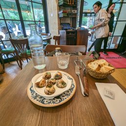 Escargots! Escargots!