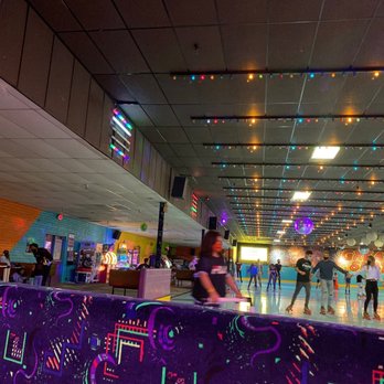 Great Skate - Half the lights don't work. Turn off the main lights ppl it's skating - Skating Rinks Near Me - Glendale, Arizona Great Skate - Half the lights don't work. Turn off the main lights ppl it's skating - Skating Rinks Near Me - Glendale, Arizona