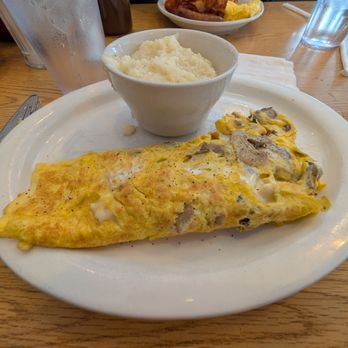 Gus's Diner One Eight Five - Diners Near Me - Cleveland, Ohio Gus's Diner One Eight Five - Diners Near Me - Cleveland, Ohio