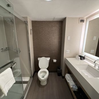 Cincinnati Marriott at RiverCenter - Bathroom - Hotels Near Me - Covington, Kentucky Cincinnati Marriott at RiverCenter - Bathroom - Hotels Near Me - Covington, Kentucky