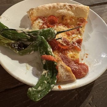 Calicraft Brewing - Pizza and shishito peppers - Breweries Near Me - Davis, California