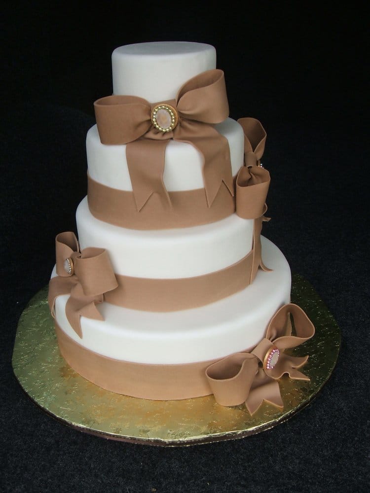 Enticing Icings and Custom Cakes Logo