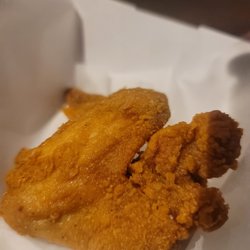 Harolds Chicken & Ice Bar - Charlotte - Chicken wing, very crispy