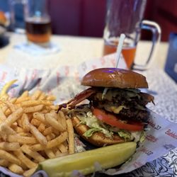 Bubba's 33 - Bubba's Bacon Cheeseburger*