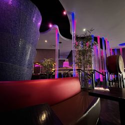 Umi Japanese Steakhouse Sushi & Bar - Decor
