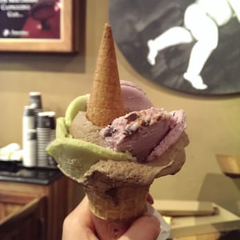 Amorino - Large ice cream cone!  (organic kiwi, caramel with salted butter, amarena) - Ice Cream & Frozen Yogurt Near Me - Lisbon, 11