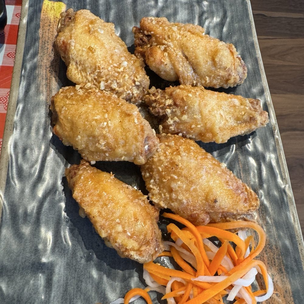 Fried Chicken Wings with Garlic & Butter Fried Chicken Wings with Garlic & Butter
