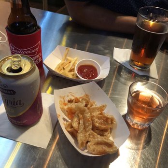 Little Woodrow's Shepherd - The complementary chicharrones and fries - Sports Bars Near Me - Houston, Texas Little Woodrow's Shepherd - The complementary chicharrones and fries - Sports Bars Near Me - Houston, Texas
