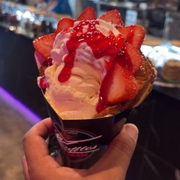 Bubble Waffle Very Berry