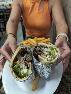 Chris' Taverna by null