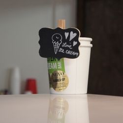 Rooster's Ice Cream Bar - Cute decor