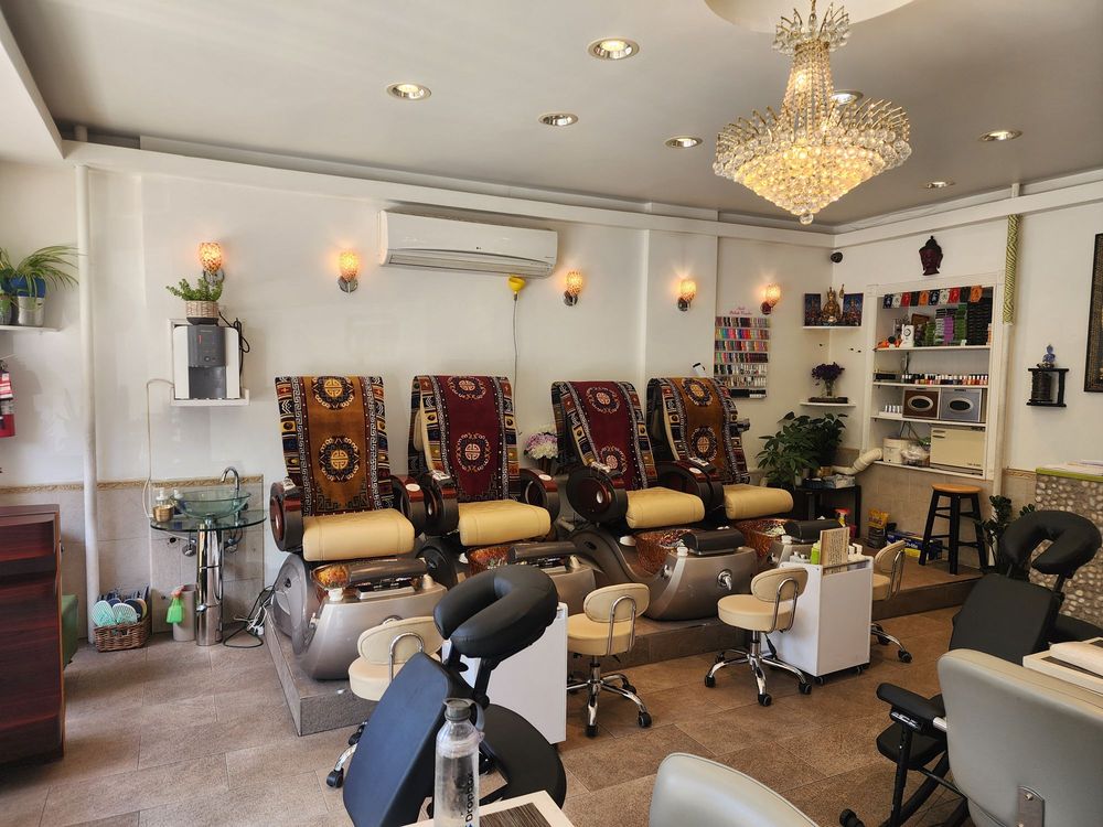 ACCENT NAILS Updated October 2024 38 Photos & 42 Reviews 595 Metropolitan Ave, New York