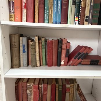 Blue Hill's Antique Mall - Vintage books - Antiques Near Me - Geronimo, Texas Blue Hill's Antique Mall - Vintage books - Antiques Near Me - Geronimo, Texas