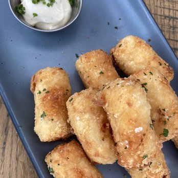 Lincoln Social Rooftop - Tator tots - American Near Me - Columbus, Ohio
