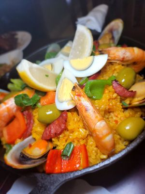 Patio Filipino by null