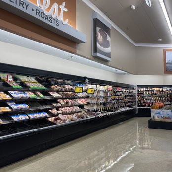 Vons - the inside of a grocery store - Grocery Near Me - Santa Ana, California