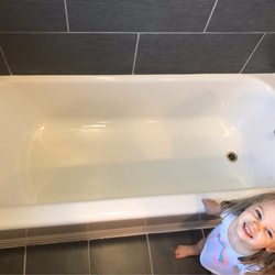 Pretty tub (and someones kid)