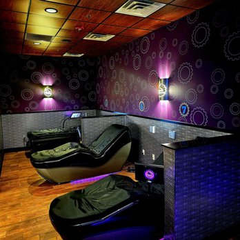 Planet Fitness - Hydro Massage Chair - Trainers Near Me - Burbank, California