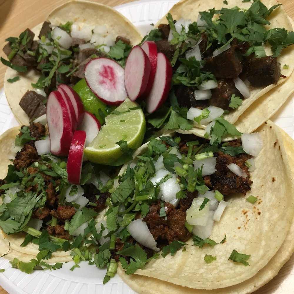 El Puente Mexican Store - Dos taco de chorizo, taco de lengua, taco de cabeza - Convenience Stores Near Me - Reading, Pennsylvania