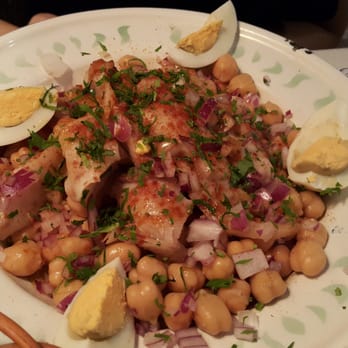 A Taberna da Rua das Flores - 鹽漬鱈魚佐雞豆，葡萄牙的家常鱈魚和臺灣不一樣，會先以鹽巴醃漬，所以魚肉鹹味也比較結實有咬勁，但不是熱菜喔。鬆軟的雞豆可以中和鱈魚的風味 - Portuguese Near Me - Lisbon, 11