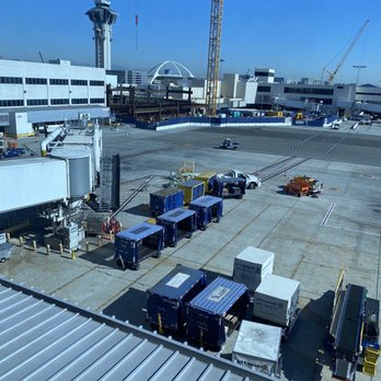 Admirals Club - Terminal E - View - Airport Lounges Near Me - DFW Airport, Texas