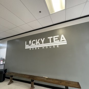 Lucky Tea Boba House  -  bench in the lobby - Bubble Tea Near Me - Broken Arrow, Oklahoma