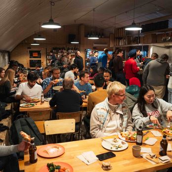 Forno - Happy colleagues eating and chatting away (photo by studiomon.co.uk) - Coffee & Tea Near Me - London, XGL