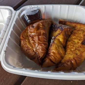 Ginas Anykine Grinds Cafe - French toast - Breakfast & Brunch Near Me - Waimea, Hawaii