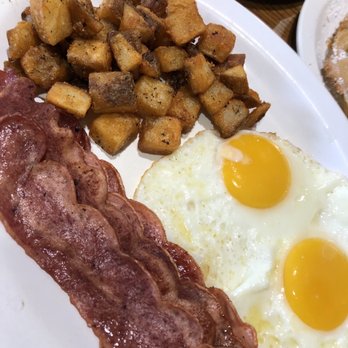 Eggs 'n Things - Waikiki Beach Eggspress - Turkey Bacon & Eggs - Breakfast & Brunch Near Me - Honolulu, Hawaii Eggs 'n Things - Waikiki Beach Eggspress - Turkey Bacon & Eggs - Breakfast & Brunch Near Me - Honolulu, Hawaii
