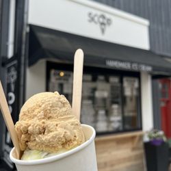 Scoop - Salted caramel  White chocolate pistachio