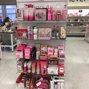 Winners - Well organized and colour coordinated! - Department Stores Near Me - North Vancouver, British Columbia
