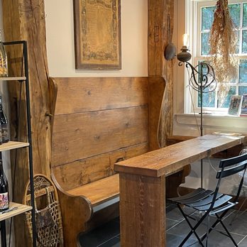 Alpine Garden Winery - Cute little tasting room - Wine Tasting Room Near Me - Bartlett, New Hampshire
