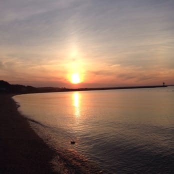 Meschutt Beach Hut - One of the most beautiful sunsets here - American Near Me - Hampton Bays, New York Meschutt Beach Hut - One of the most beautiful sunsets here - American Near Me - Hampton Bays, New York