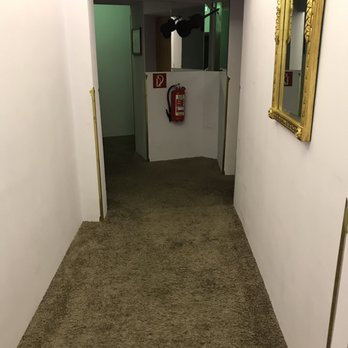 Hotel Donauwalzer - The gross shag carpet in the hallway - Hotels Near Me - Vienna, 9