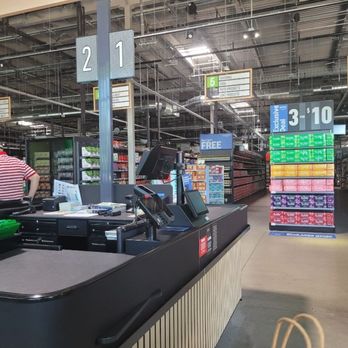 Amazon Fresh - On my way out, a power outage! Fun times - Grocery Near Me - Roseville, California