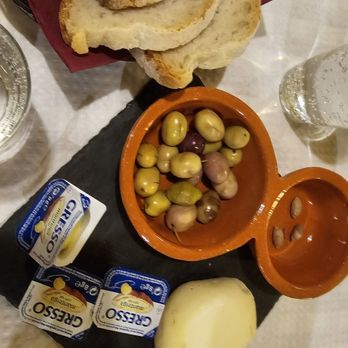 Jardim Rustico - Appetizers with bread. - Portuguese Near Me - Albufeira, 08