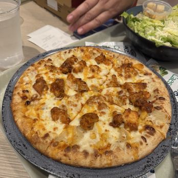 Cosmos Cafe & Market - Hot honey chicken pizza; yum! - Cafeteria Near Me - Orlando, Florida