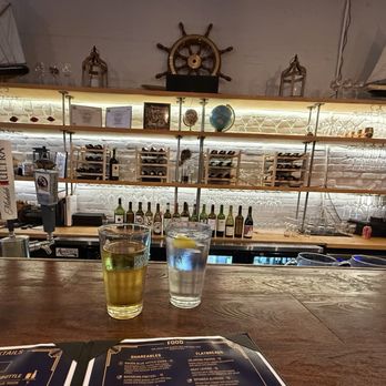 Red's Wine Bar - Draft Beer - Wine Bars Near Me - Green Cove Springs, Florida
