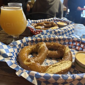 Icicle Brewing - Pretzels and cheese - yum - Brewpubs Near Me - Leavenworth, Washington