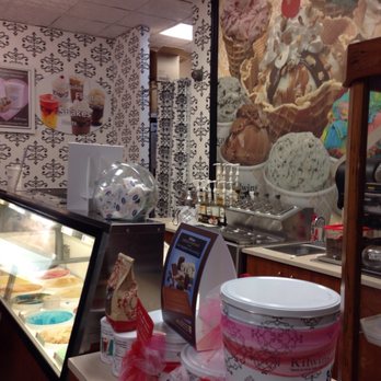 Kilwins Hyde Park - Inside ice cream wall - Chocolatiers & Shops Near Me - Chicago, Illinois