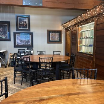 Lodge at Shadow Hill - Seating area - Specialty Food Near Me - Ontario, New York Lodge at Shadow Hill - Seating area - Specialty Food Near Me - Ontario, New York